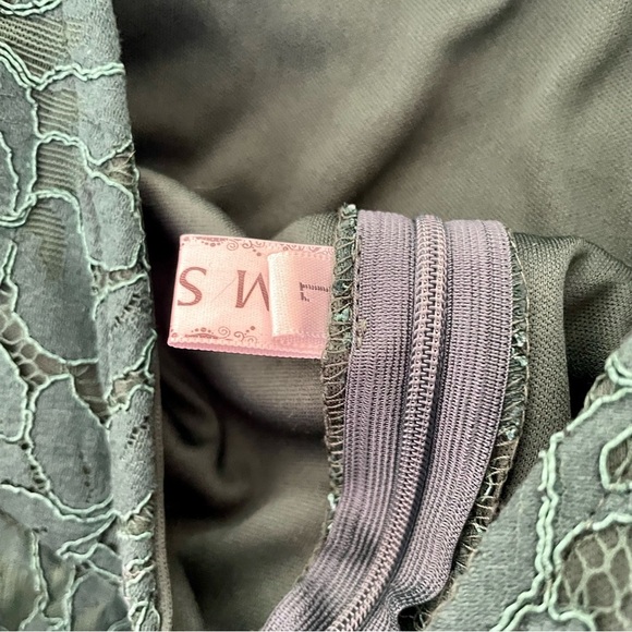 Green Lace Dress - Picture 4 of 5